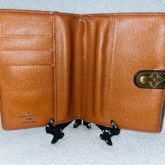 Louis Vuitton Monogram Agenda/ passport Holder - Picture 4 of 11